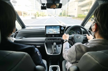 ドライブ中でもテレビ&映像が楽しめるTV-KITに、新型ノア/ヴォクシー用が登場