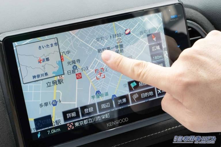 kenwood|彩速ナビ|地図スクロール|8型フローティングディスプレイ搭載で、軽自動車やコンパクトカーとの相性も抜群【彩速ナビ】
