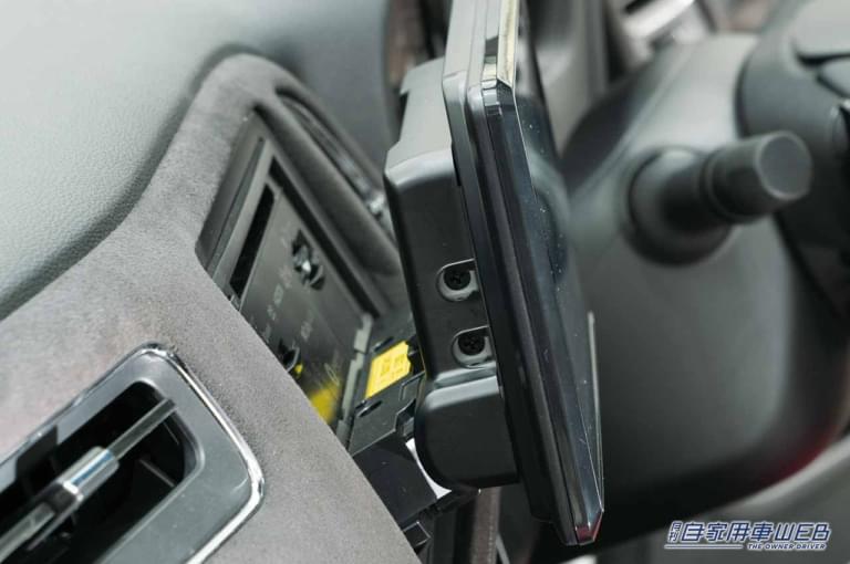 kenwood|彩速ナビ|大きく見える|8型フローティングディスプレイ搭載で、軽自動車やコンパクトカーとの相性も抜群【彩速ナビ】