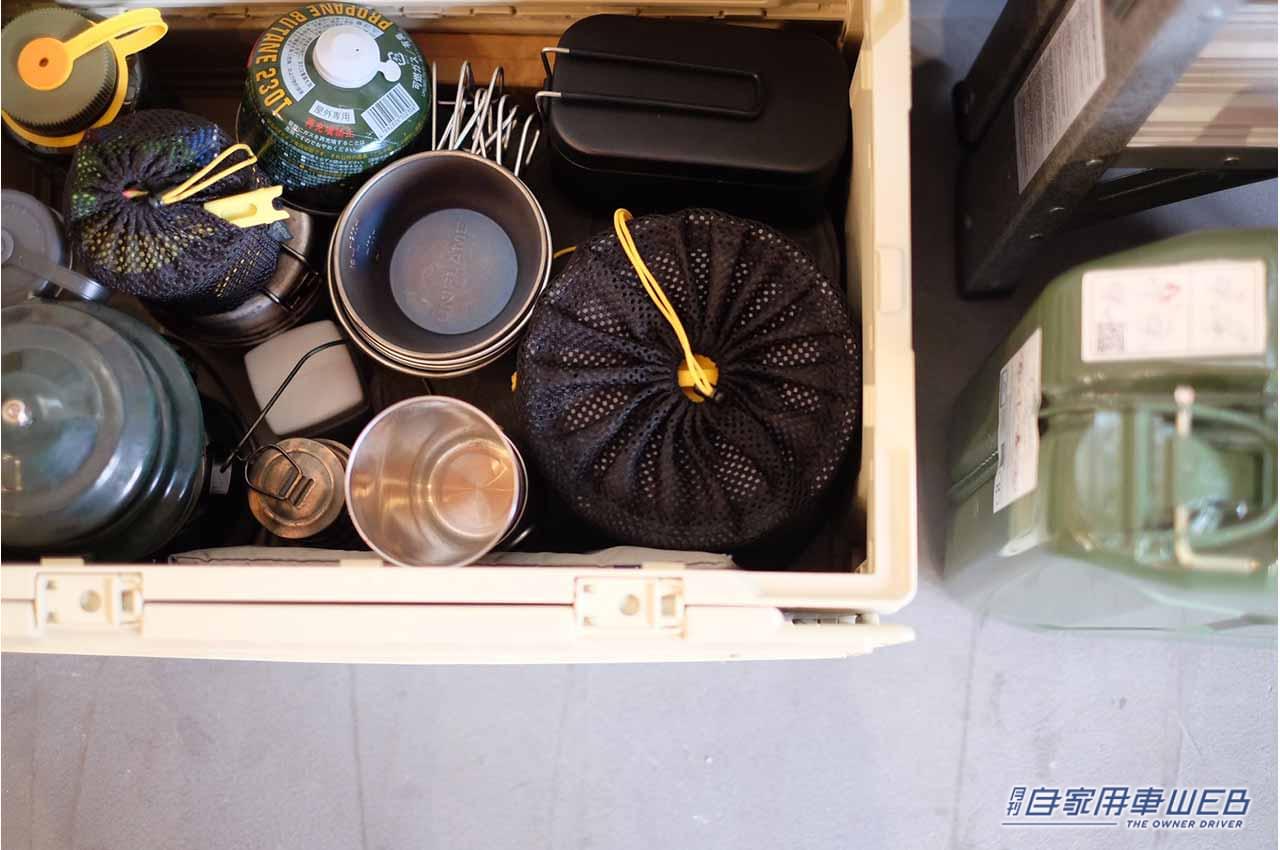 | コンテナを重ねたままでも物の出し入れが可能な横開き機能が嬉しい