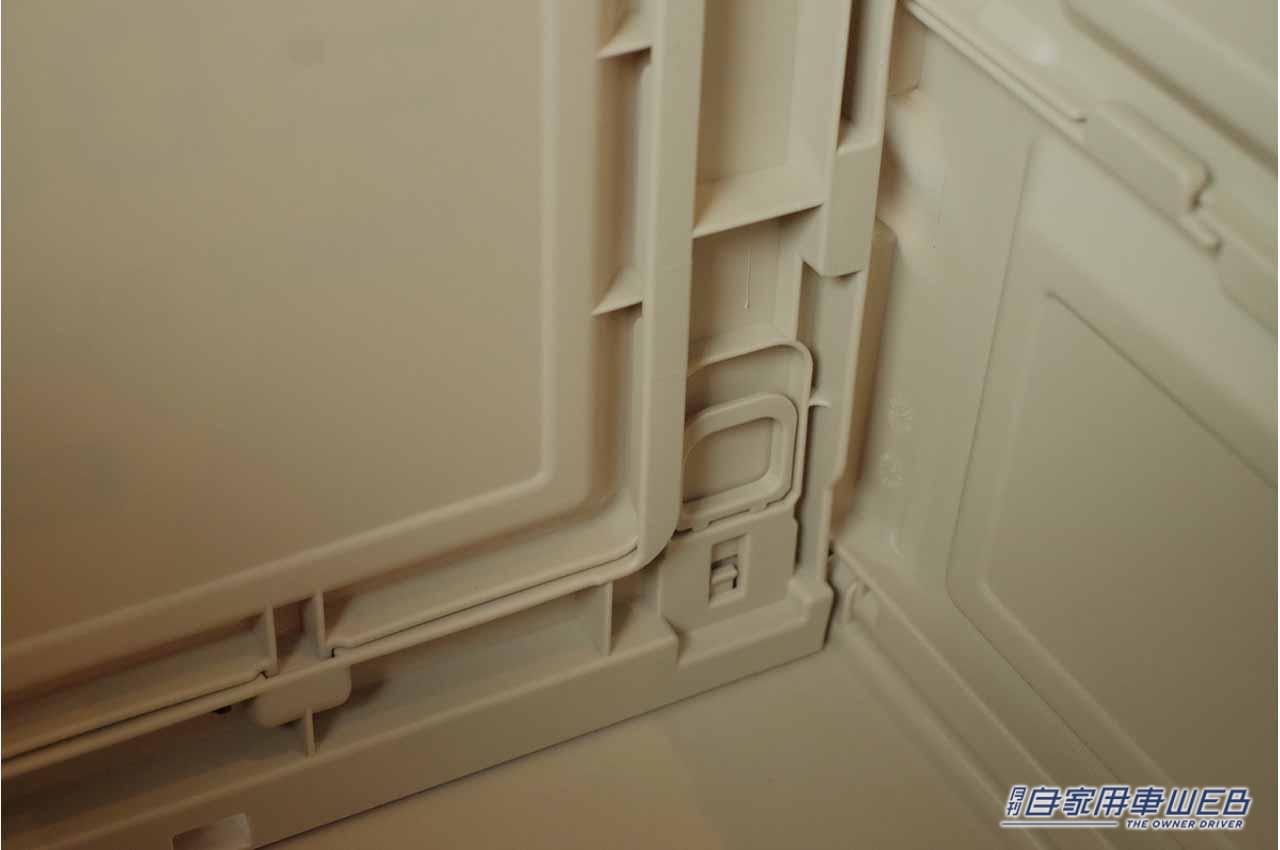 | コンテナを重ねたままでも物の出し入れが可能な横開き機能が嬉しい