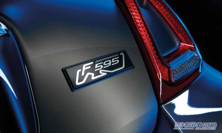 アバルト|F595|F595エンブレム|高いスポーツ性を有しながら快適性も確保、595モデルの新グレードが7月9日より販売開始