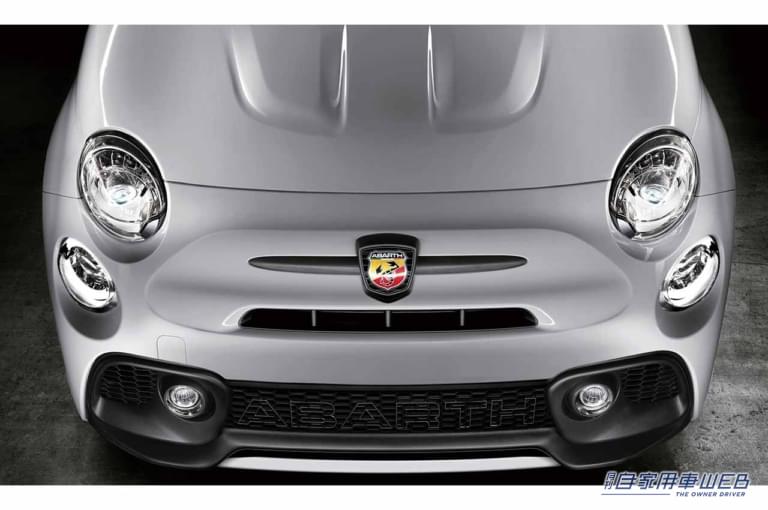 ABARTH 695 esseesse|ボンネット|アバルトから高性能の証である“695”の名を冠する、400台のリミテッドエディションが発売