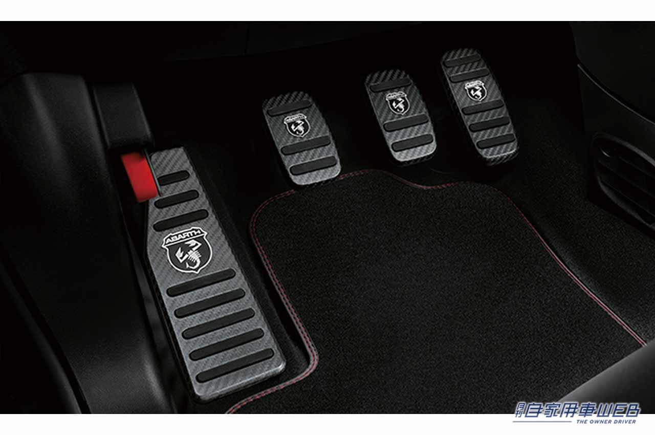 ABARTH 695 esseesse|ペダル|フロアマット|アバルトから高性能の証である“695”の名を冠する、400台のリミテッドエディションが発売