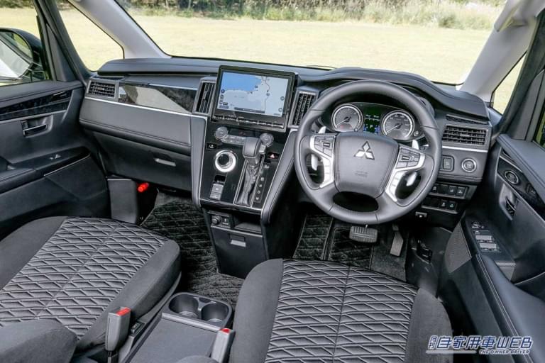 三菱|デリカD5|アーバンギア|インパネ|三菱 デリカD:5・オフロードでも活躍できる、唯一無二の魅力を持つミドルミニバン【国産車カタログ】