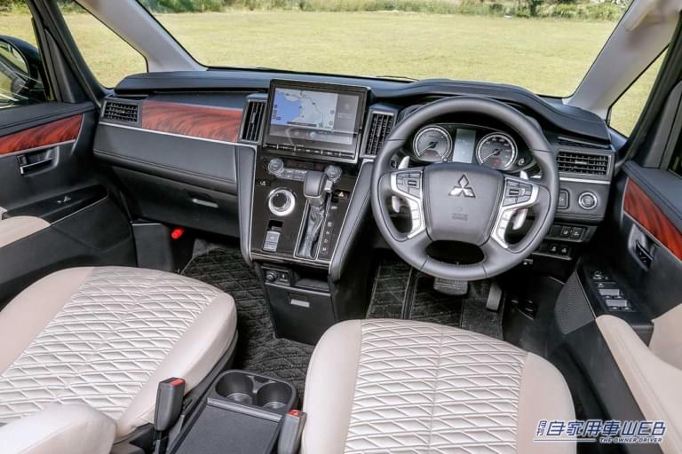 三菱|デリカD5|標準|インパネ|三菱 デリカD:5・オフロードでも活躍できる、唯一無二の魅力を持つミドルミニバン【国産車カタログ】