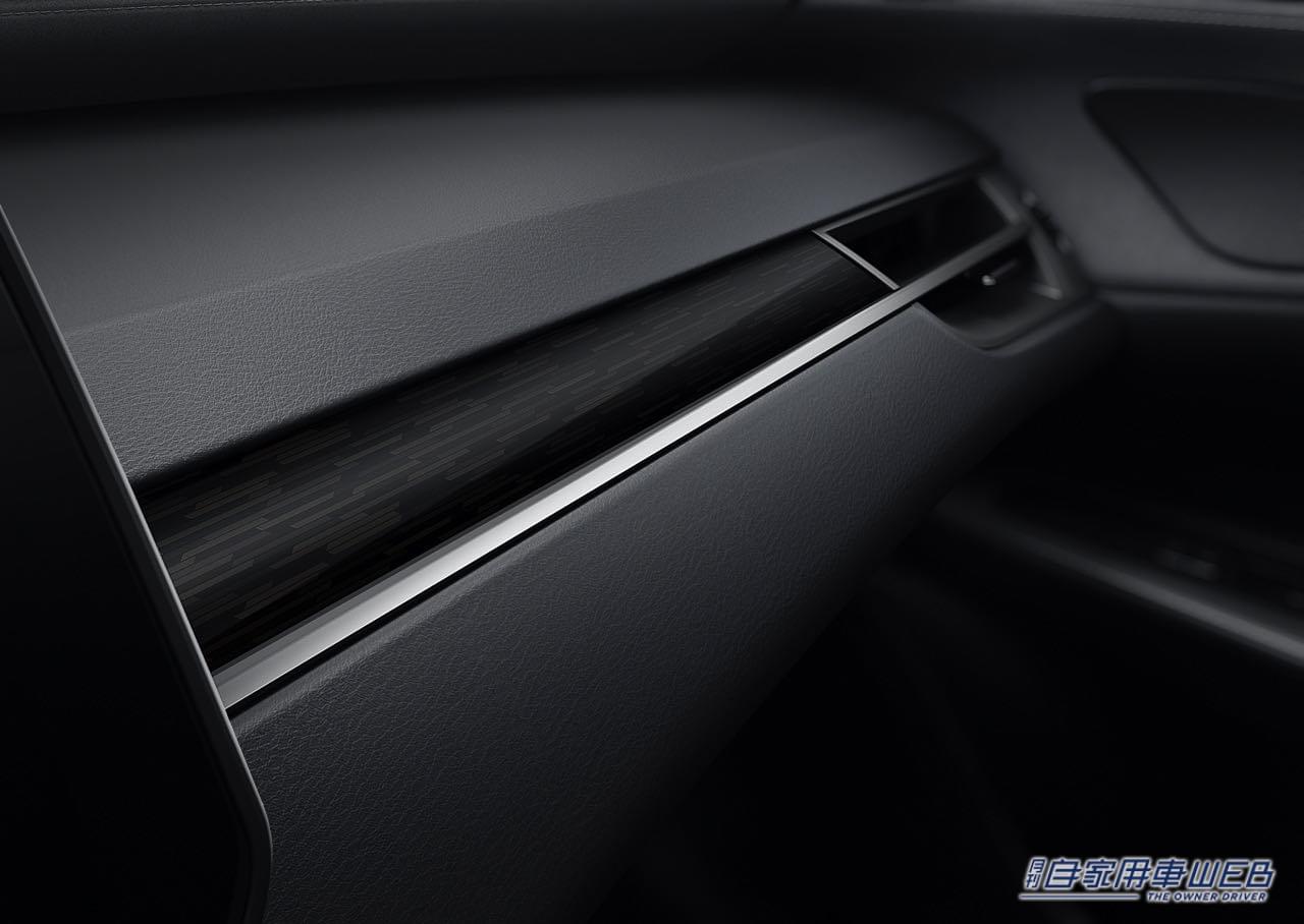 |馬を操る手綱にヒント得てデザインされたレクサス新型「RX」のコックピット