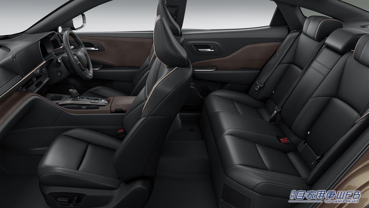 |新型「クラウン」米国デビュー。フロントに王冠ではなくトヨタエンブレムを装着。パワトレ名称もHYBRID MAXとオリジナル