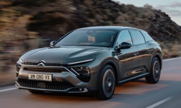 1.6Lガソリンと、EV航続距離65kmを実現するPHEVを設定!独創的なフラッグシップモデル【シトロエン C5 X】を発売