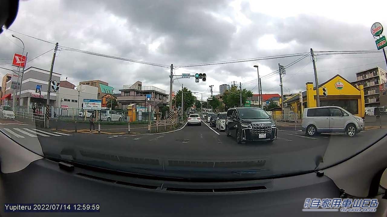 |コンパクトボディに3インチ大画面!見やすいフルスクリーン表示【ユピテル Y-230d】