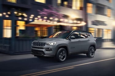 デザインをクールに引き立てる、ブラックのアクセントパーツがカッコイイ。ジープ、240台の限定車コンパス・ナイトイーグル発売