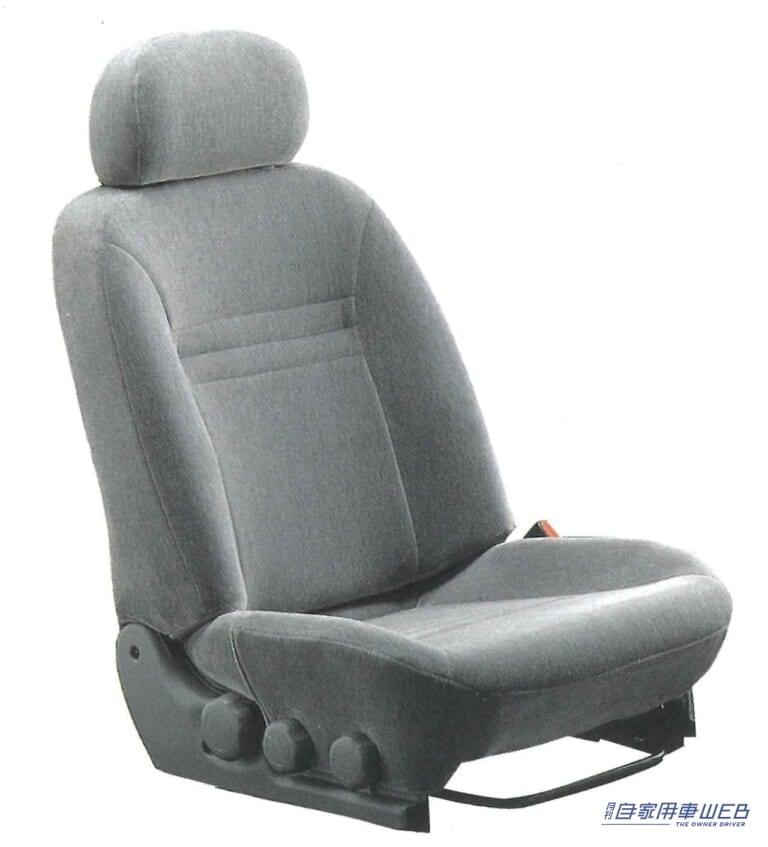 スポーツシートはもちろん写真のエルゴノミックシートもダイヤル式のリクライニング調整、ランバーサポート付き。|「何コレ硬っ!」当時は理解されずクレーム殺到だった日産の新しいクルマづくり。夢だった豊かさを手に入れた日本人の新たな羨望。