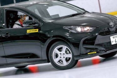 ナノ凹凸ゴム採用の氷上性能特化型【ダンロップ ウインターマックス03】