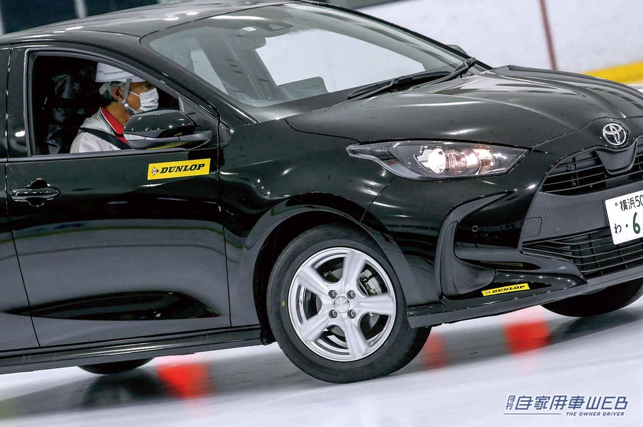 |ナノ凹凸ゴム採用の氷上性能特化型【ダンロップ ウインターマックス03】