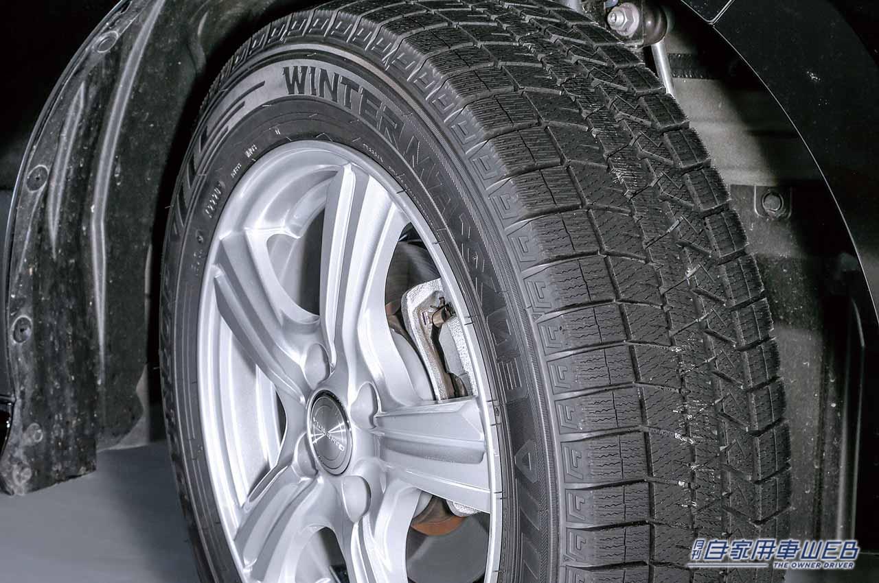 |ナノ凹凸ゴム採用の氷上性能特化型【ダンロップ ウインターマックス03】