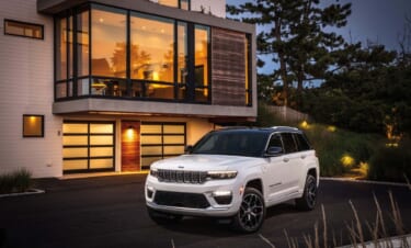 Jeep Grand Cherokeeにプライグインハイブリッドモデルが登場! 電気のみで最長53km走行可能、新世代車載モジュールも搭載!