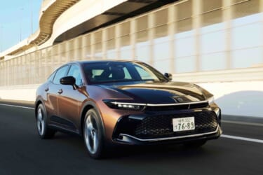 【トヨタ新型クラウン・クロスオーバー試乗】伝統破壊の進化かと思いきや意外とクラウンらしい標準モデル。その走りはどう変わったのか!?