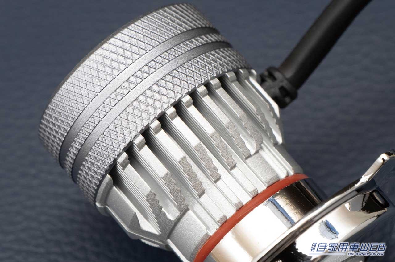 |純正ハロゲンの2.8倍! 明るく純白の光で夜のドライブも安心、ヘッドライト用LEDバルブ