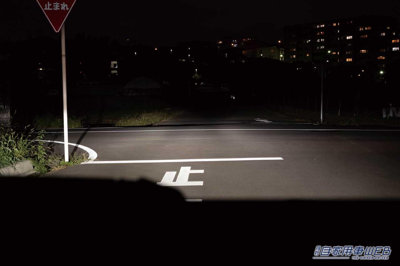 |純正ハロゲンの2.8倍! 明るく純白の光で夜のドライブも安心、ヘッドライト用LEDバルブ