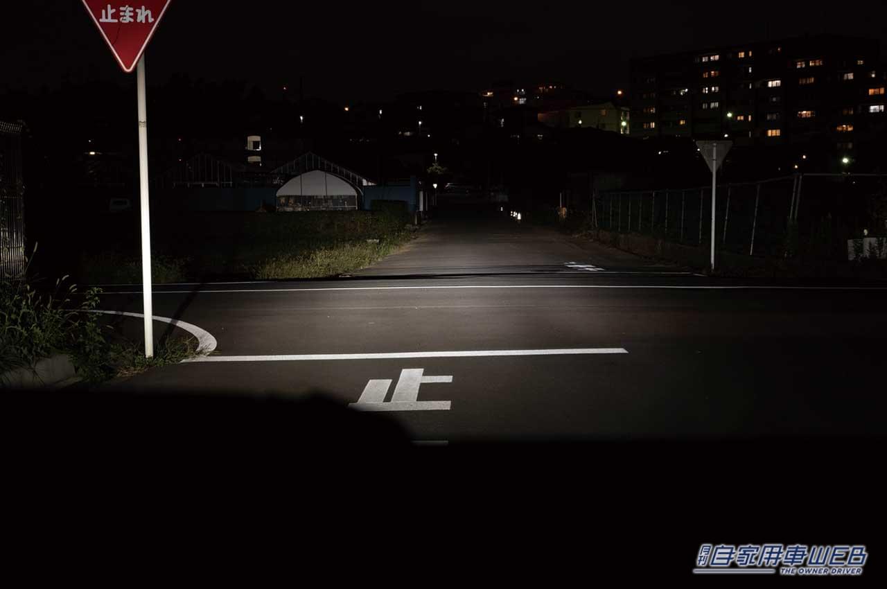 |純正ハロゲンの2.8倍! 明るく純白の光で夜のドライブも安心、ヘッドライト用LEDバルブ