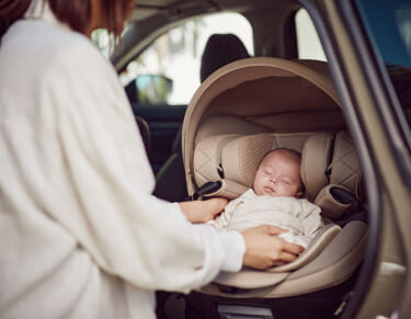 乗せ降ろしをスムーズにする機能や除菌機能生地で安全性・快適性が向上!「エールべべ」の新製品が12月に発売!