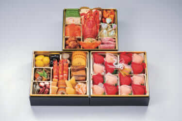 1箱いちごで埋め尽くされる! 新年早々テンションが上がる大粒紅白苺入り「和洋果折衷」が予約受付中