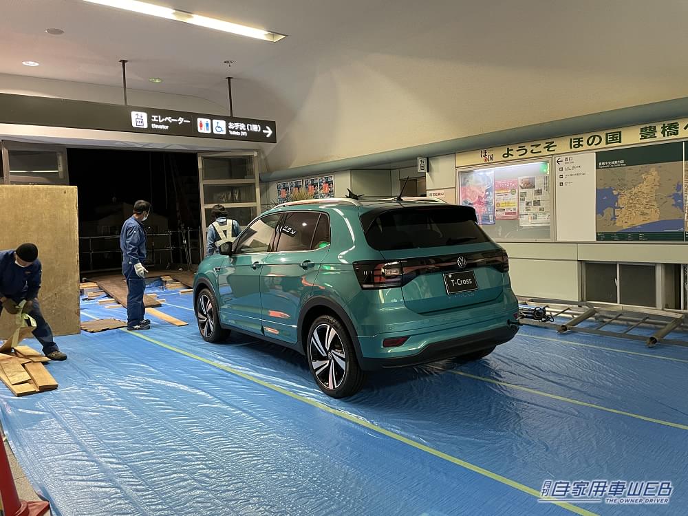 |真夜中の駅で車を交換!?プロモーションブースの模様替えをのぞいてみた