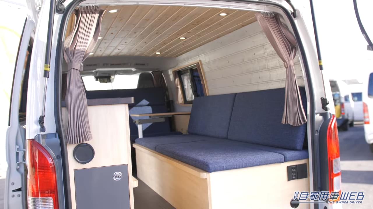 |まるでリビング!ハイエースベースのキャンピングカー「TAMA」2023年モデルが超快適!