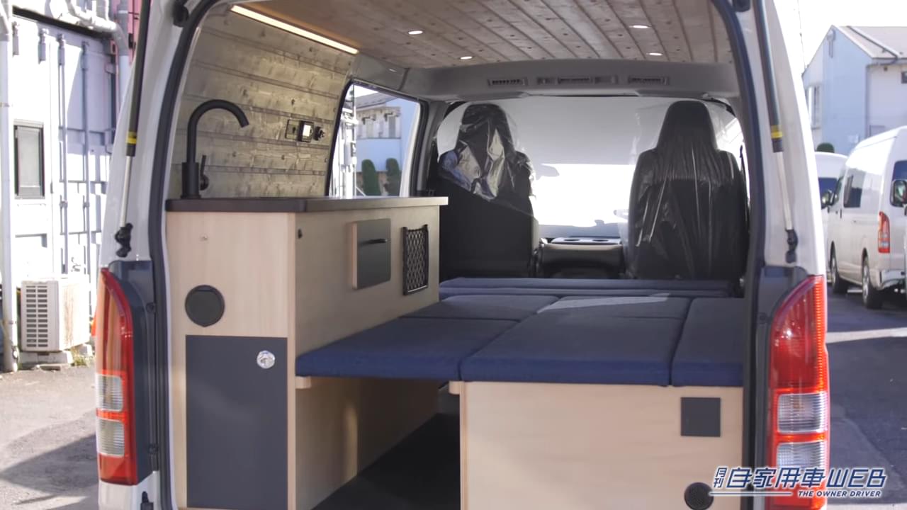 |まるでリビング!ハイエースベースのキャンピングカー「TAMA」2023年モデルが超快適!