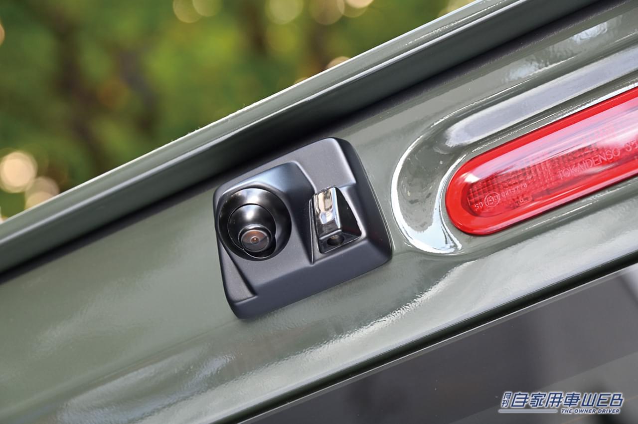 |スタイリッシュな外観&後方視界も抜群!車種専用設計だから安心のハイマウントリアカメラキット【データシステム】