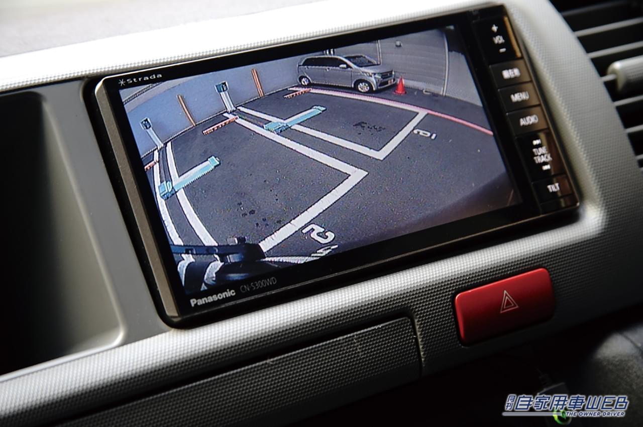 |スタイリッシュな外観&後方視界も抜群!車種専用設計だから安心のハイマウントリアカメラキット【データシステム】