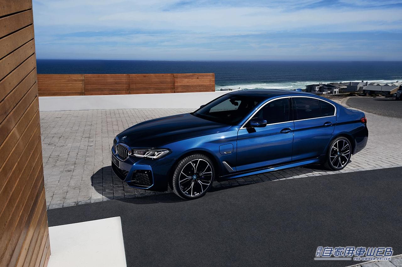 |BMWのブランドカラーを象徴する青と白の内外装が魅力、5シリーズの50周年特別仕様車が登場!