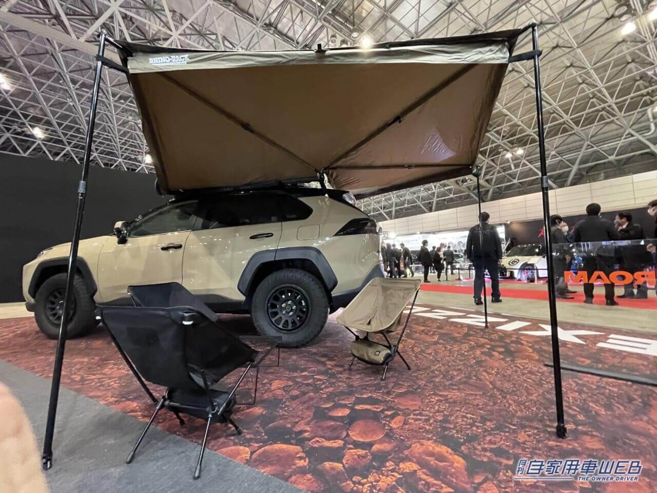 L字のサイドタープが超便利!トヨタRAV4のアウトドアカスタム!│月刊