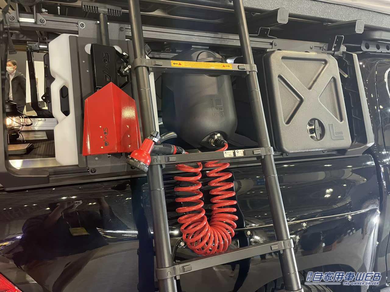 |これはアウトドアの要塞!最高にかっこいいカスタムハイラックスが登場