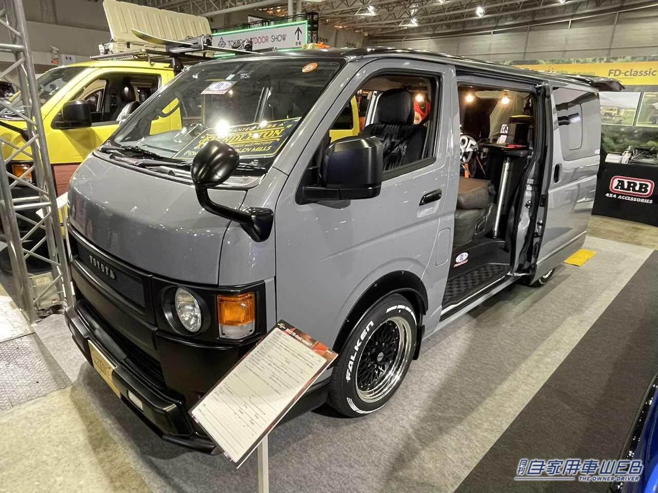 |まさに走るガレージ!バイクも積めるCHALLENGER × flexdream コラボのハイエースが登場!