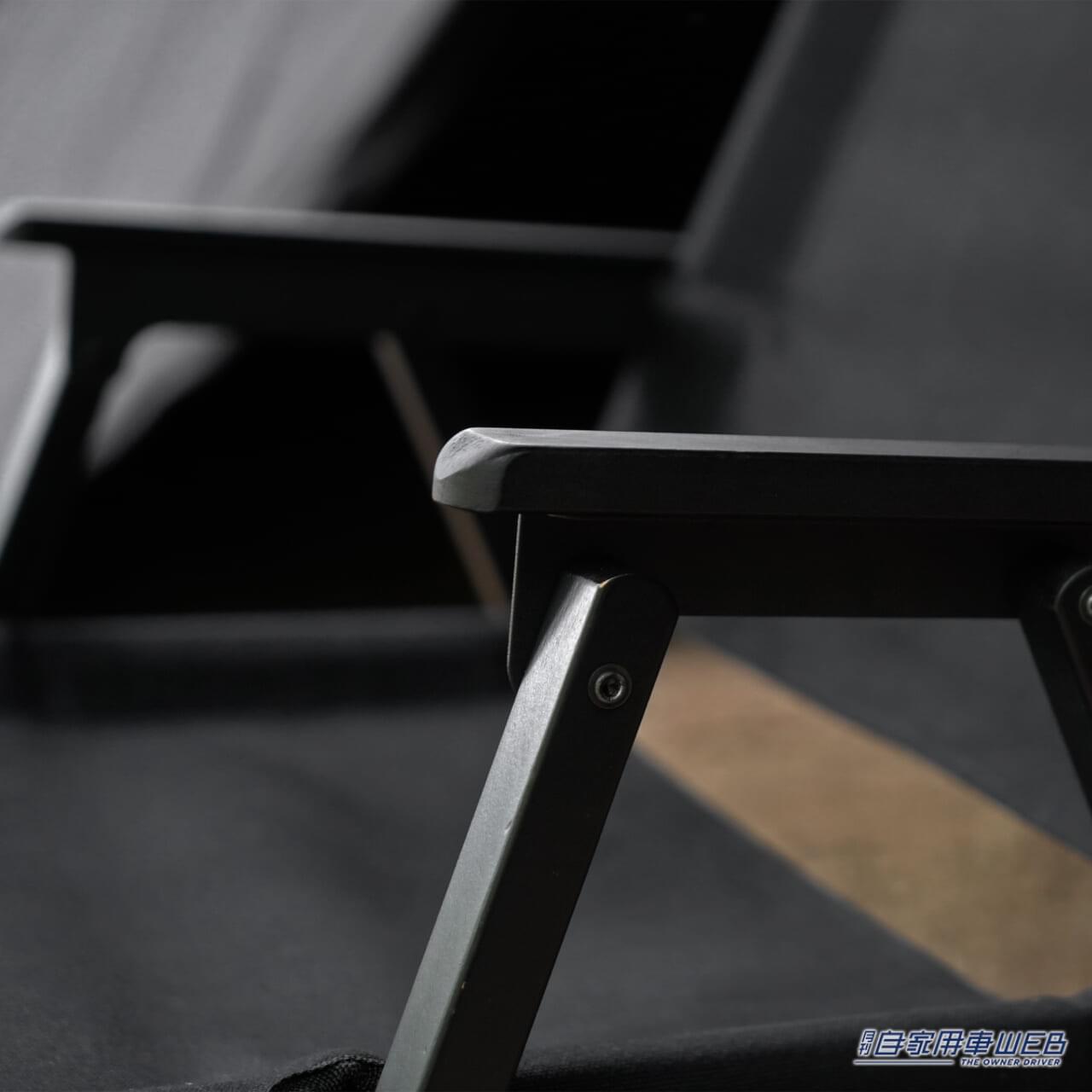 |キャンプ場で注目の的に!オールブラックのウッドチェアがついにAmazonに登場!