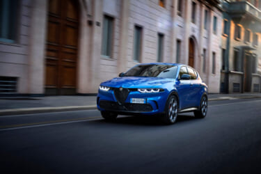 Alfa RomeoのミドルサイズSUV「 Tonale」に新グレードが追加!スポーツ性能と上質感を高めた伝統グレード「Veloce」