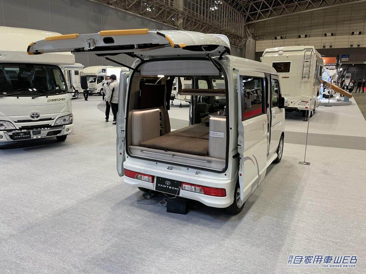 |「コレが軽自動車なの?」「信じられない…」二段ベッド・テレビ・シンク装備、エブリイワゴンの軽キャンパー