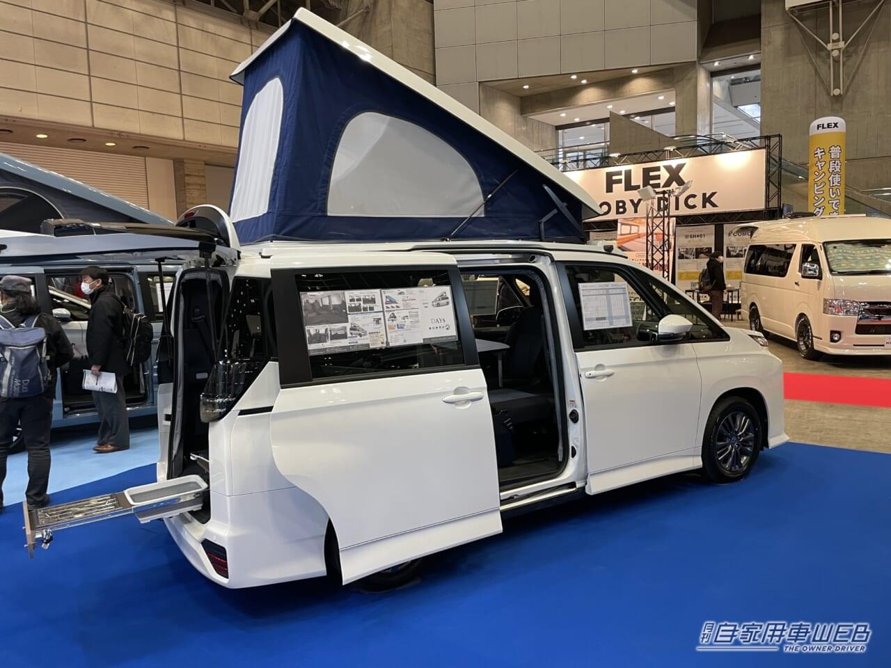 |あれ? 普通の「トヨタ・ヴォクシー」と見せかけて実はキャンピングカー。日常に溶け込む“快適ガチ勢”の旅グルマ。