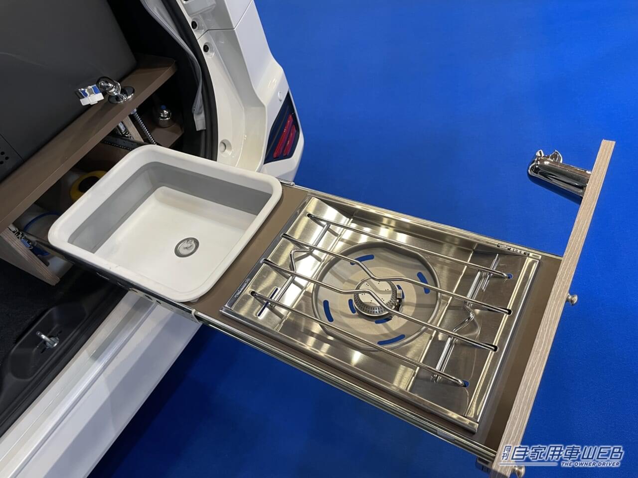 |あれ? 普通の「トヨタ・ヴォクシー」と見せかけて実はキャンピングカー。日常に溶け込む“快適ガチ勢”の旅グルマ。