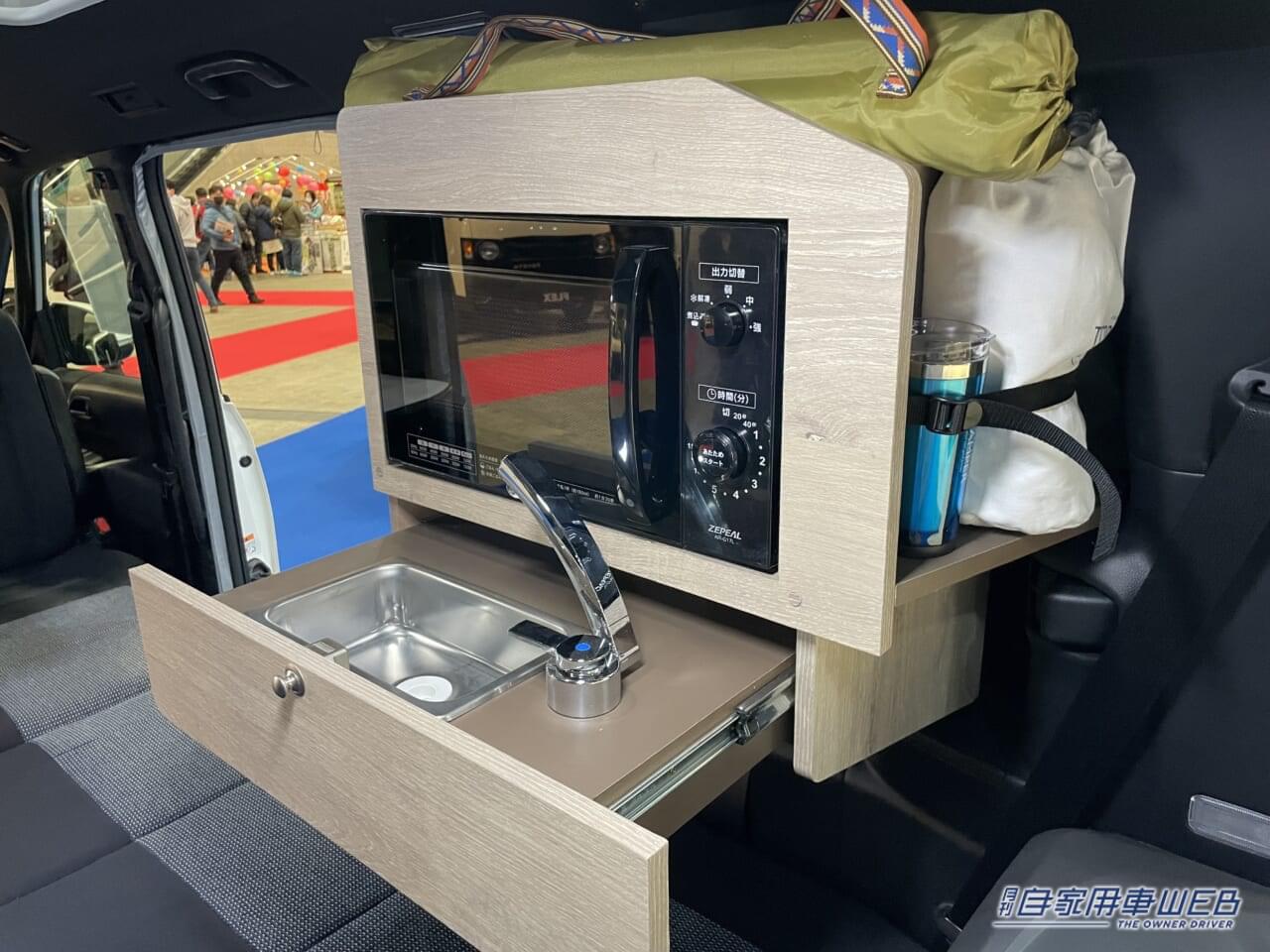 |あれ? 普通の「トヨタ・ヴォクシー」と見せかけて実はキャンピングカー。日常に溶け込む“快適ガチ勢”の旅グルマ。