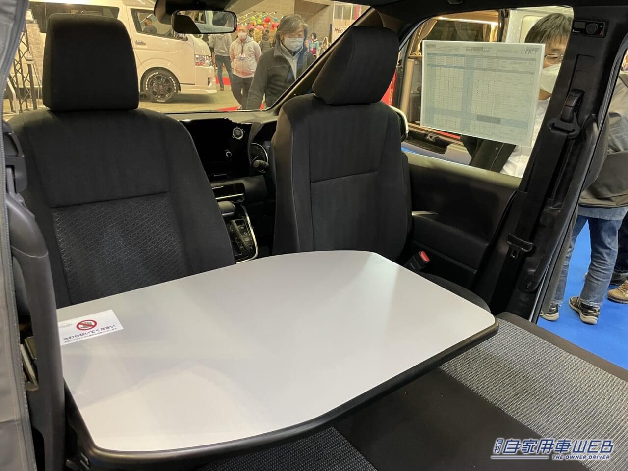 |あれ? 普通の「トヨタ・ヴォクシー」と見せかけて実はキャンピングカー。日常に溶け込む“快適ガチ勢”の旅グルマ。