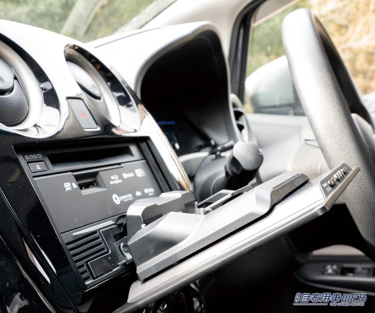 |フローティングスタイルの草分け「ストラーダFシリーズ」、前後左右の角度調整はパナソニックだけ!【CN-F1X10BGD 長期レポートvol.1】