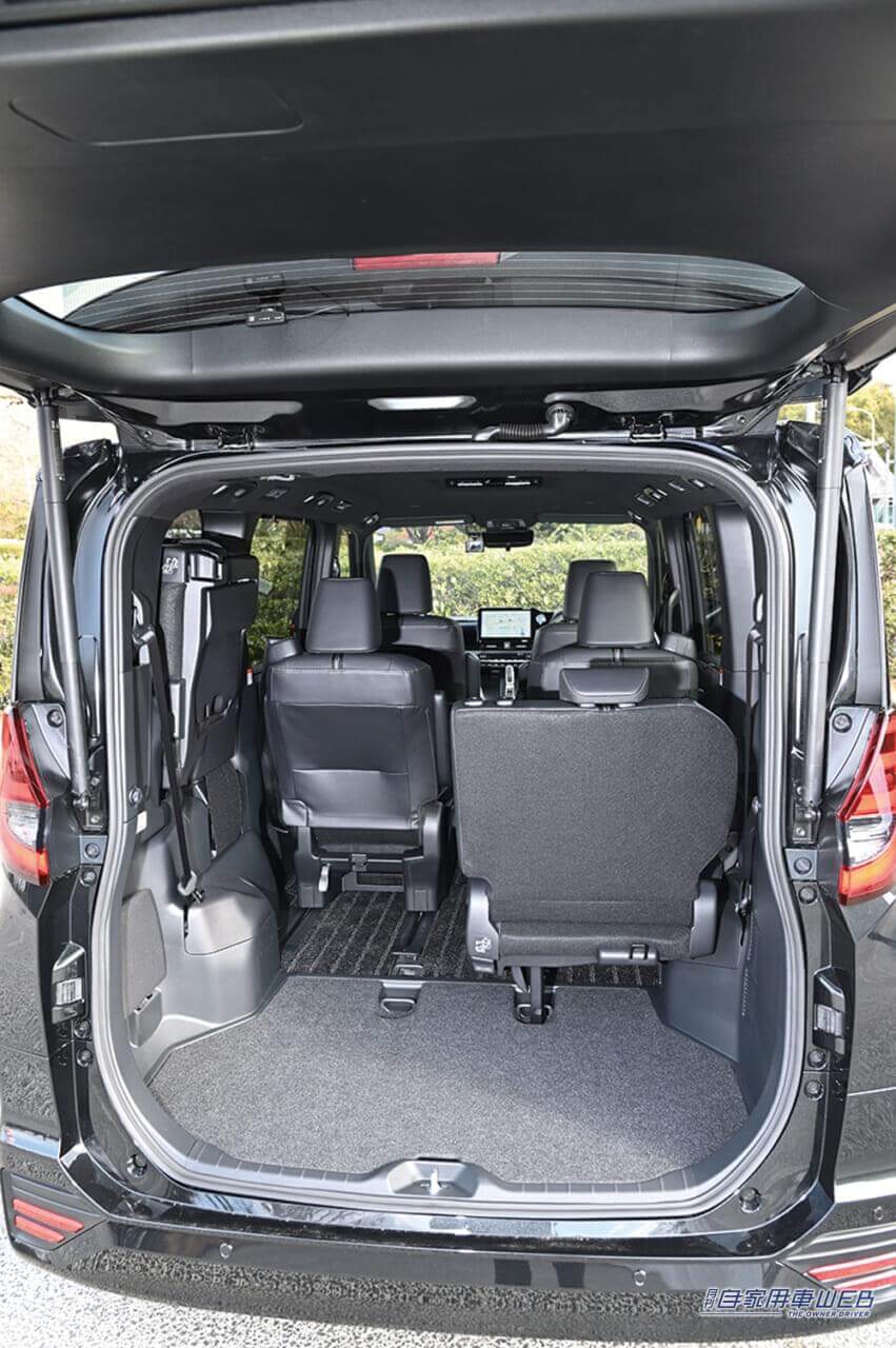 |まるも亜希子の「家族のクルマ選び!」ゴージャスで快適な2列目キャプテンシートがお気に入り!【TOYOTA /SUZUKI ノア/ヴォクシー/ランディ】