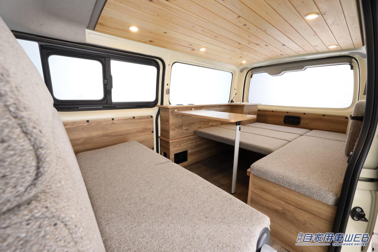 |トヨタのハイエースがベースのキャンピングカー!FLEX「Wood Village(ウッドヴィレッジ)」はフルフラットで超広い!