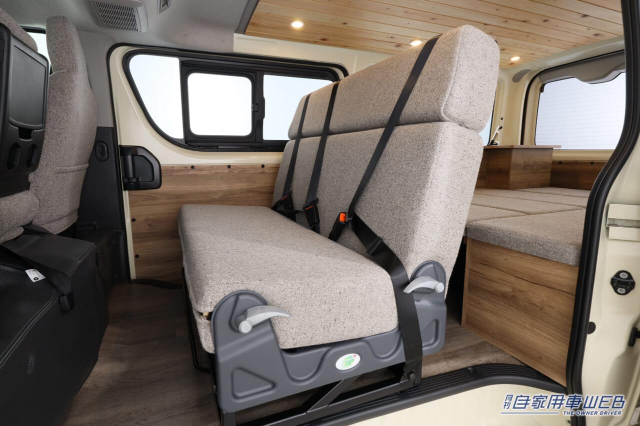 |トヨタのハイエースがベースのキャンピングカー!FLEX「Wood Village(ウッドヴィレッジ)」はフルフラットで超広い!