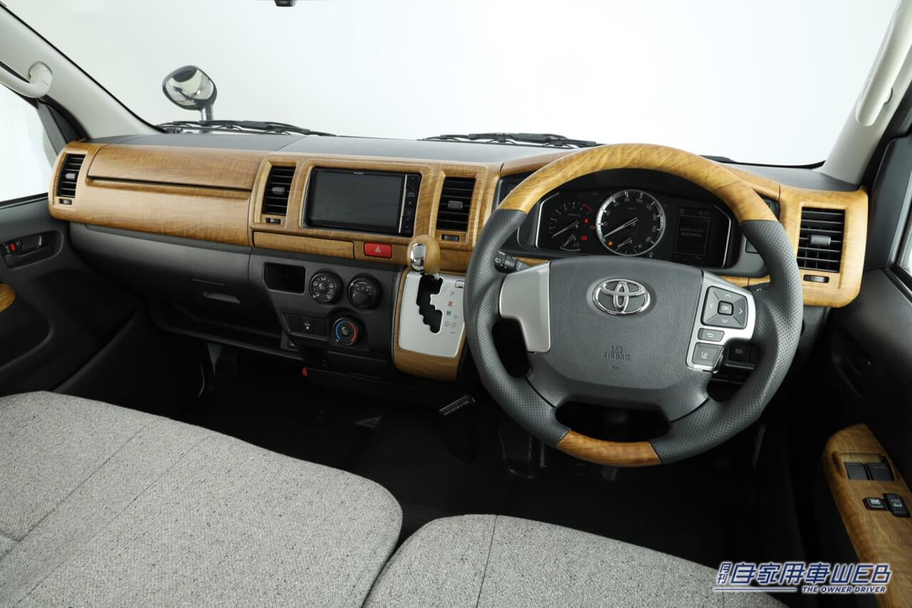 |トヨタのハイエースがベースのキャンピングカー!FLEX「Wood Village(ウッドヴィレッジ)」はフルフラットで超広い!