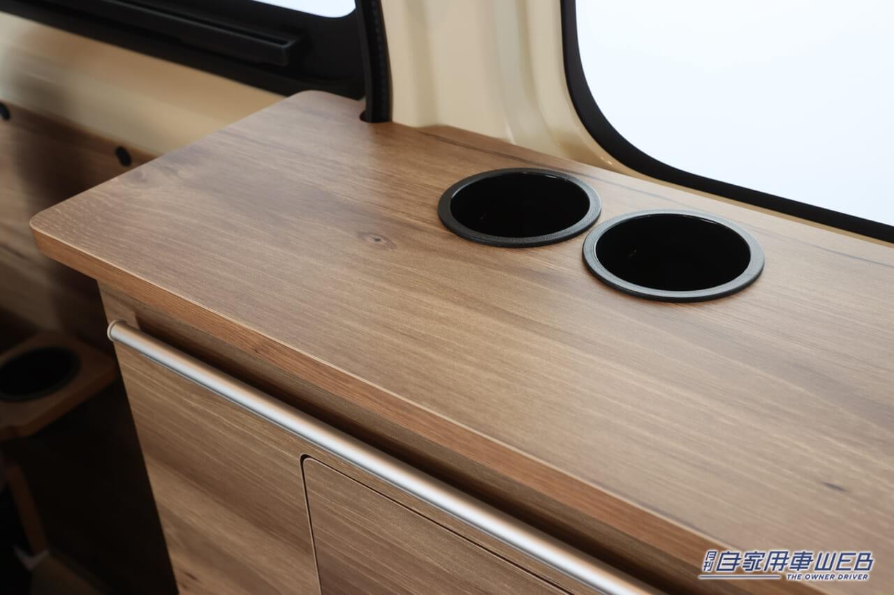 |トヨタのハイエースがベースのキャンピングカー!FLEX「Wood Village(ウッドヴィレッジ)」はフルフラットで超広い!