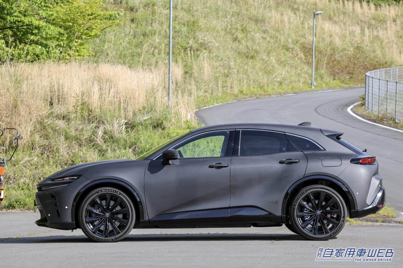 |話題のトヨタ「クラウンスポーツ」ショートサーキットでプロト初乗りインプレッション。PHEVは1クラス上のパワフルさ!!
