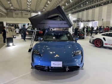 ポルシェがキャンプ仕様に! ルーフテントは大人2人が寝られる広さ!